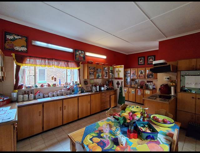 4 BEDROOM FREESTANDING FOR SALE IN STILFONTEIN EXT 3